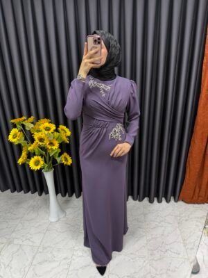 Önü taş işlemeli drape detaylı balık elbise