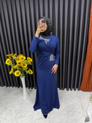 Önü taş işlemeli drape detaylı balık elbise