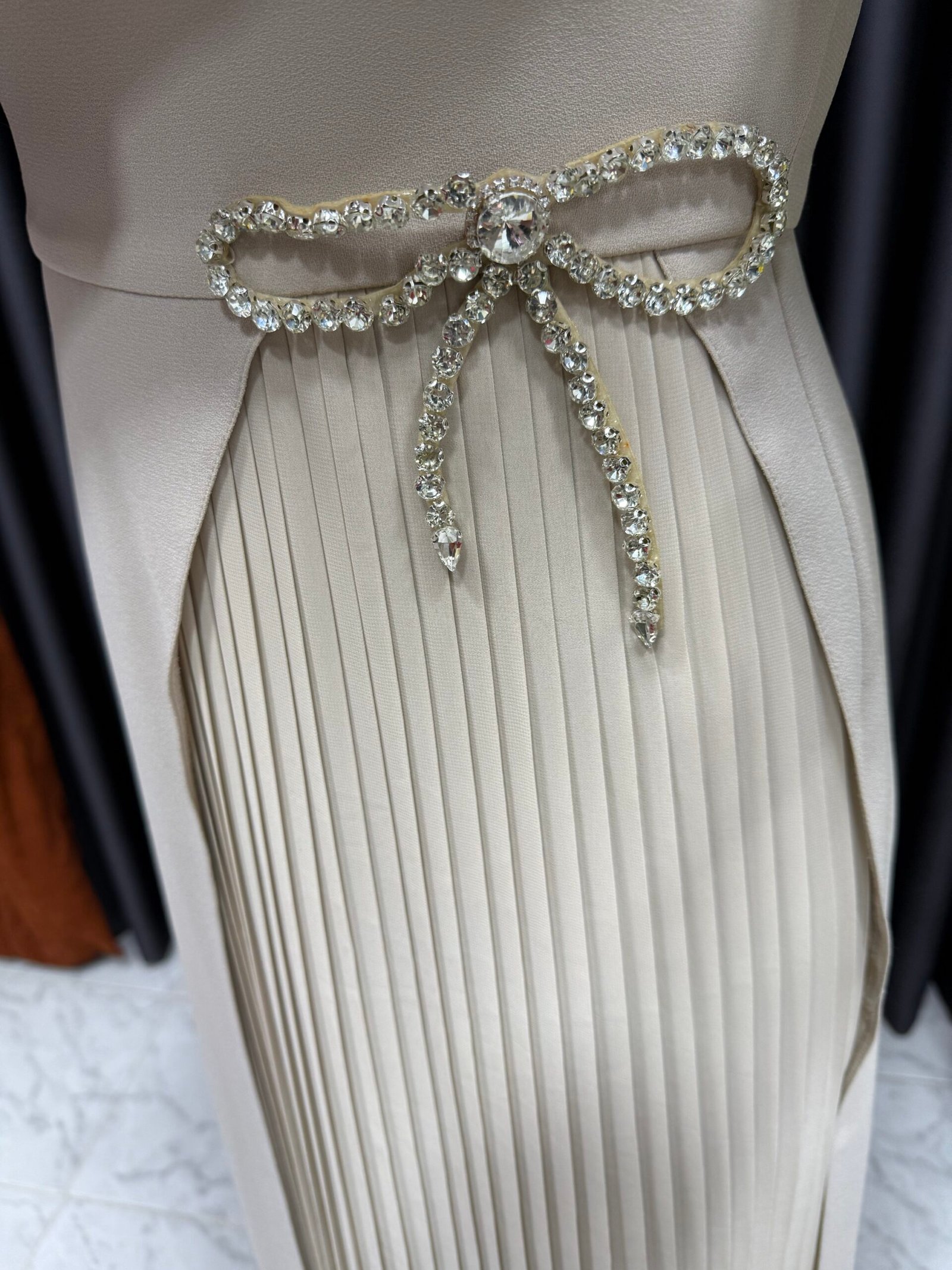 img_1864 Önü pile detaylı kurdeleli elbise