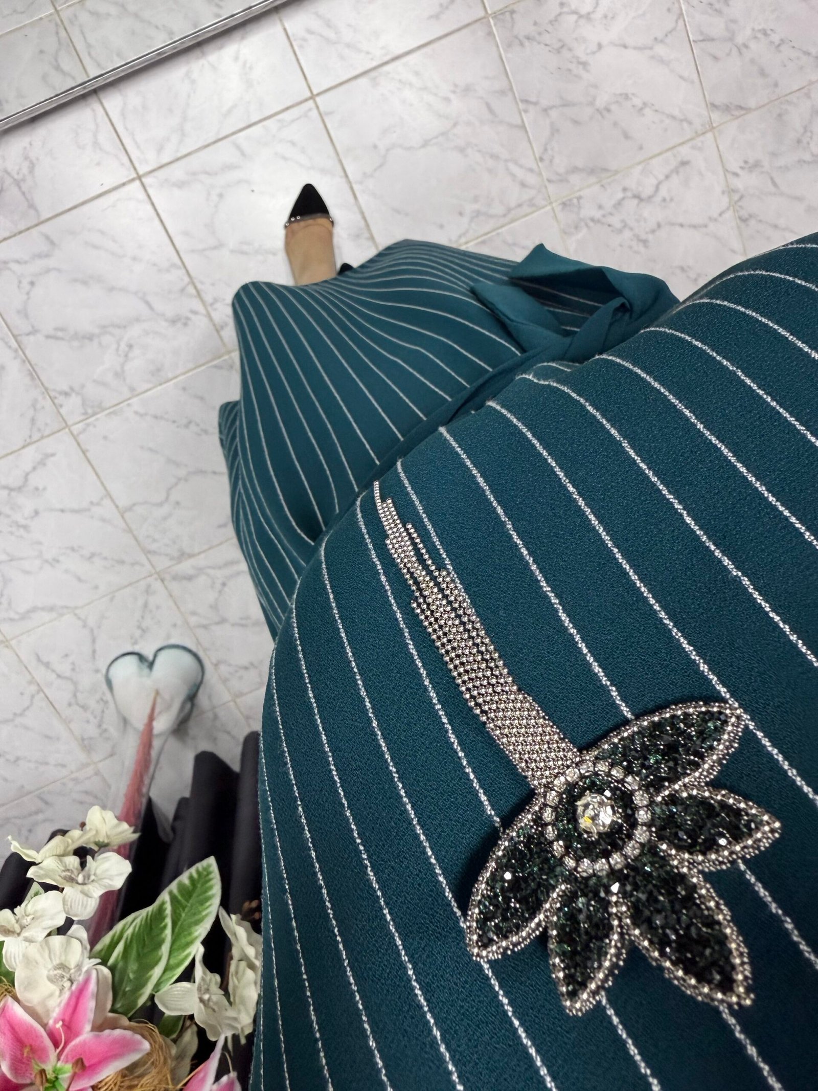 img_2987-2 Çizgili Önü broşlu elbise