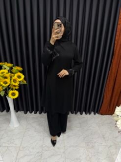 Önü Taş İşlemeli Triko Takım Siyah