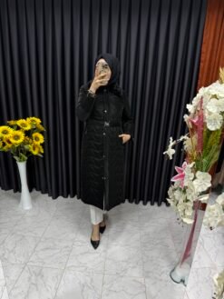 Kolları Fermuar ve Yakası Kürk Detaylı Şişme Kaban Siyah