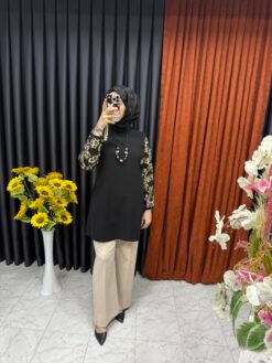 Kolye Detaylı Kolları Leopar İşlemeli Tunik Siyah