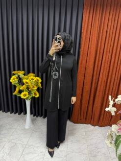 Önü Gül Boncuk İşlemeli Tunik Siyah